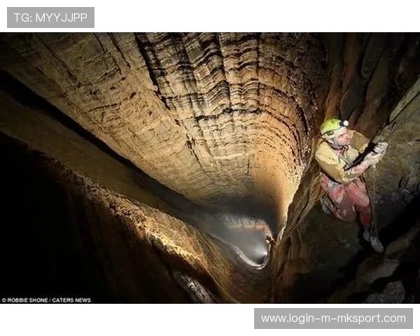 野外洞穴探险攀岩，挑战自然的极限，野外探险山洞视频
