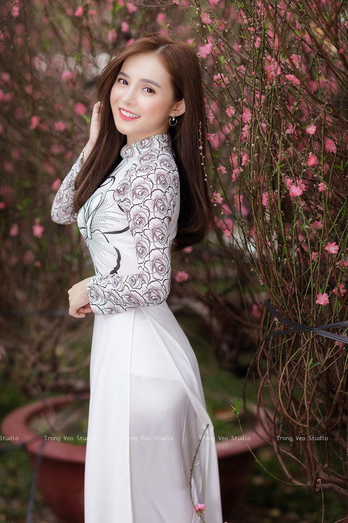 青训梯队与国外球队进行友谊赛积累实战经验提升综合素质,国内青训